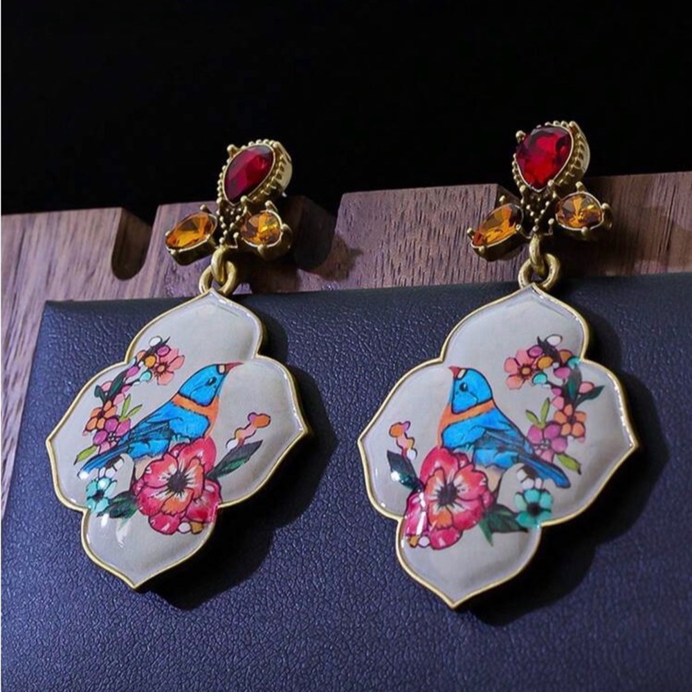 Elegant Gold and Red Bird Motif Earrings - Picture 3 of 3